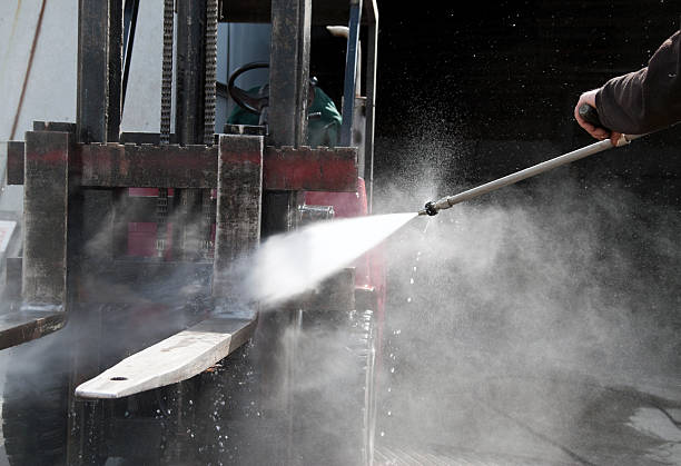 Best Deck Pressure Washing  in Fowlerville, MI